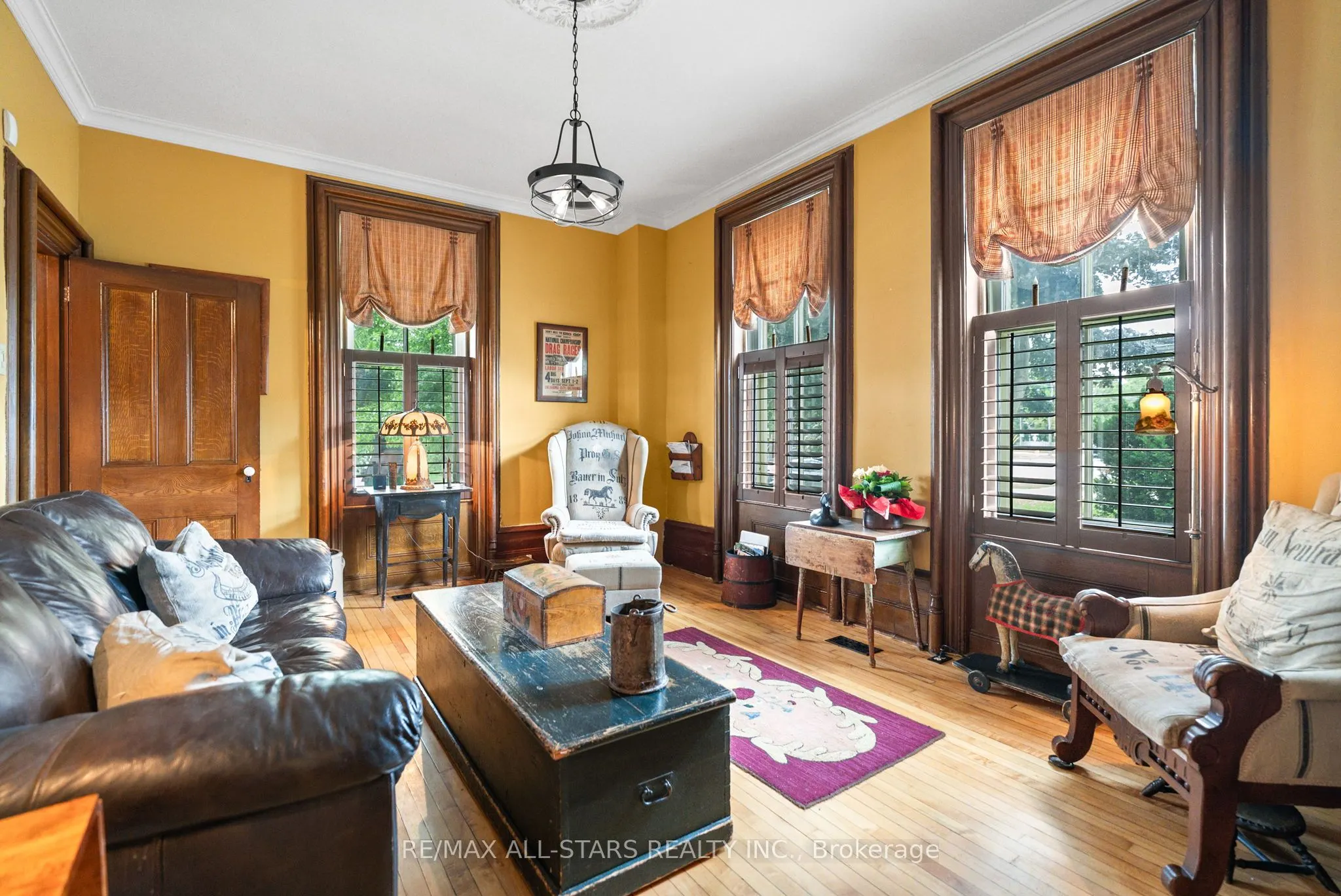122 Brock Street E