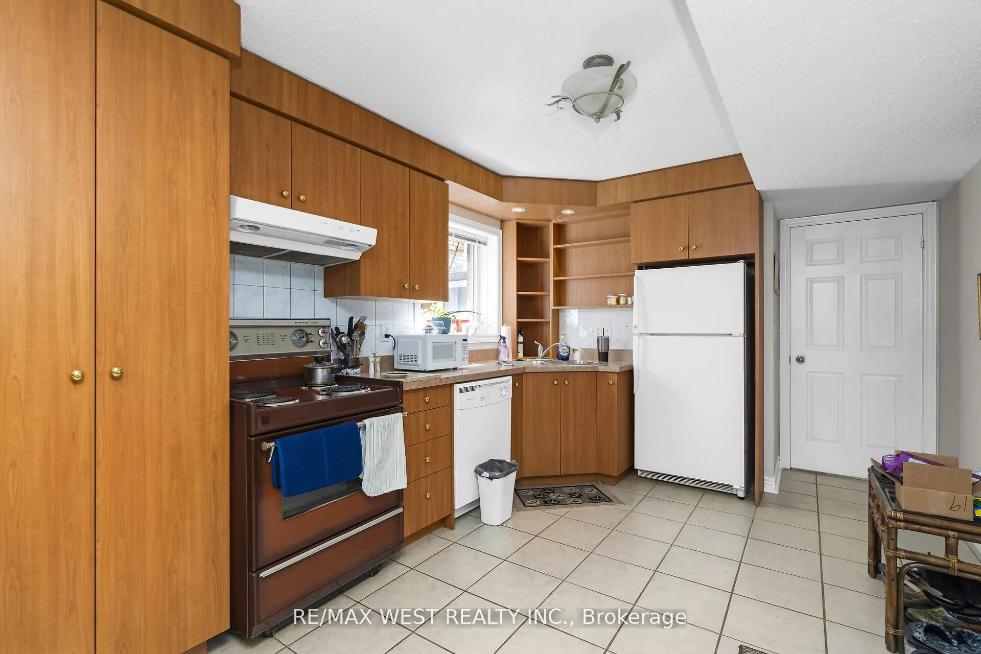 362 Avro Road