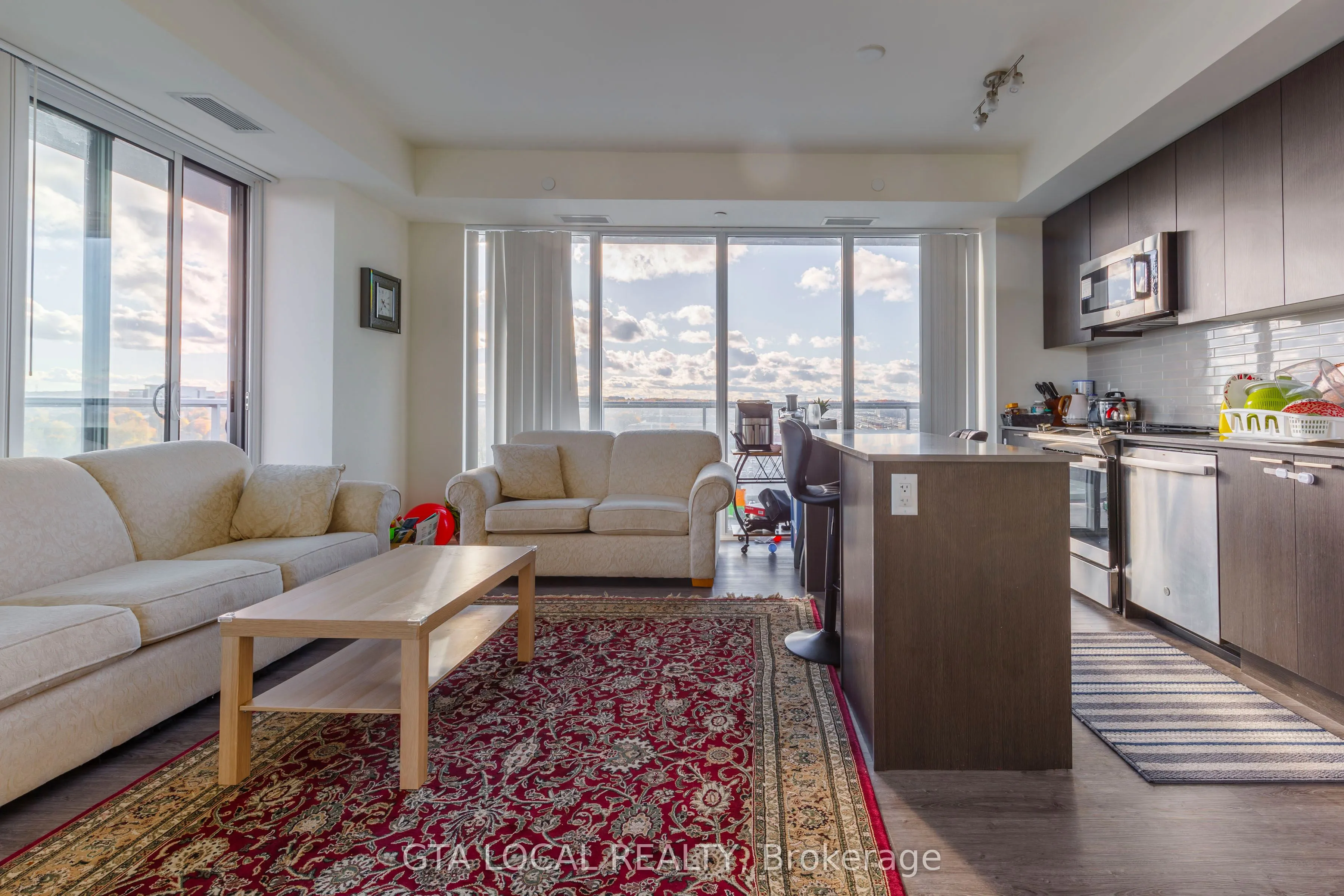 185 Deerfield Road, #904