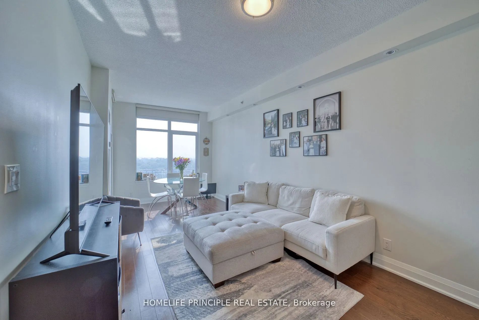 12 Woodstream Boulevard, #712
