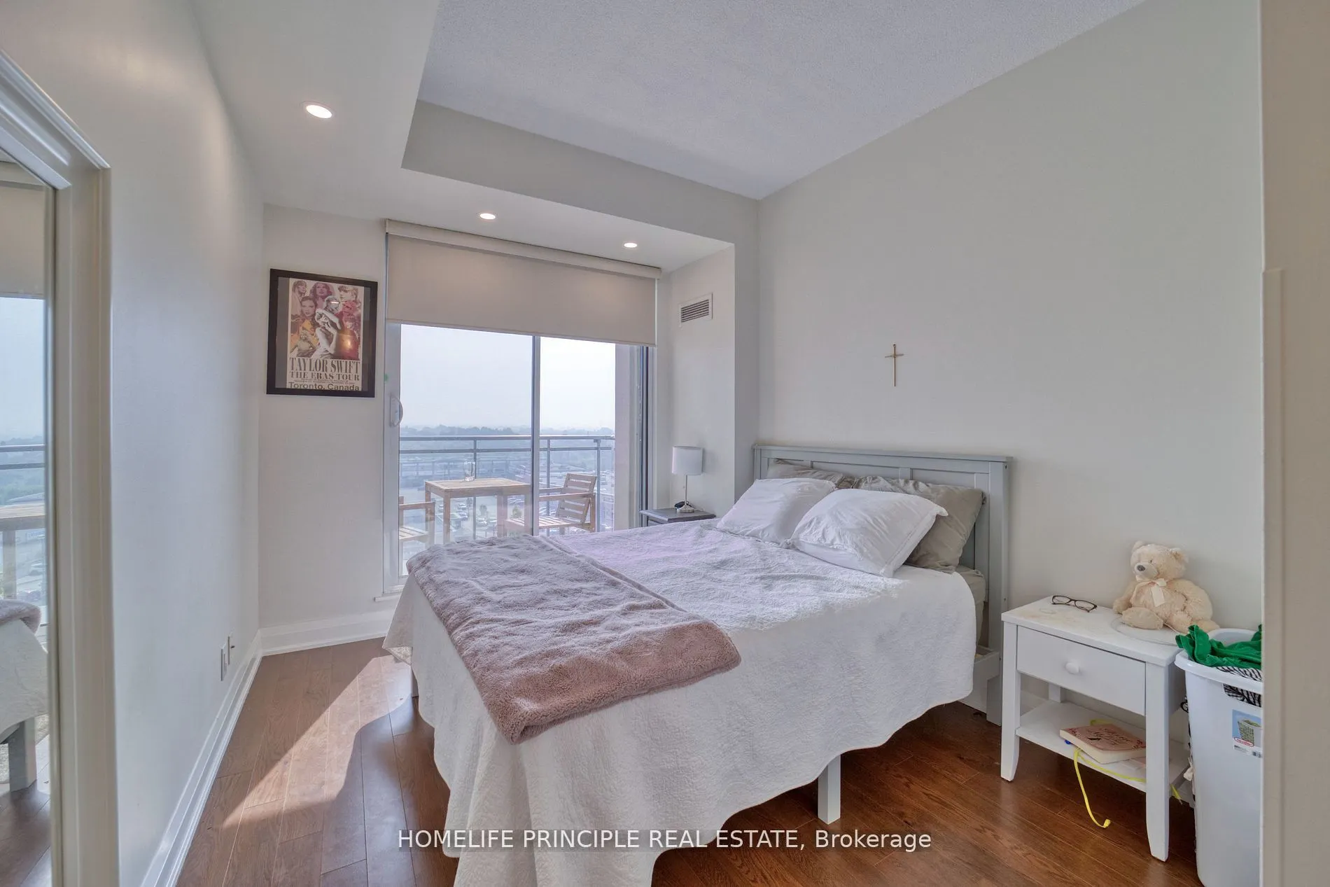 12 Woodstream Boulevard, #712