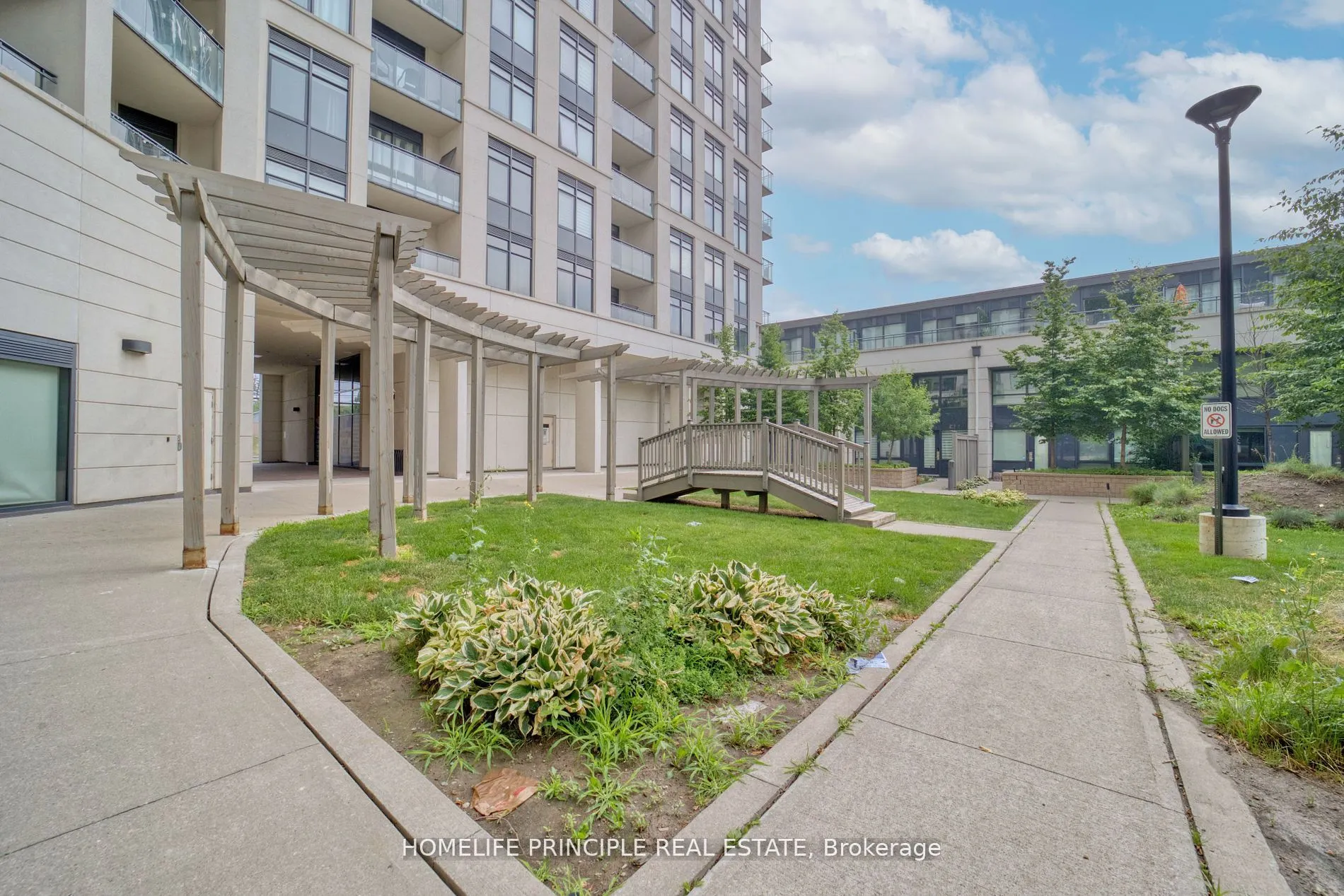 12 Woodstream Boulevard, #712