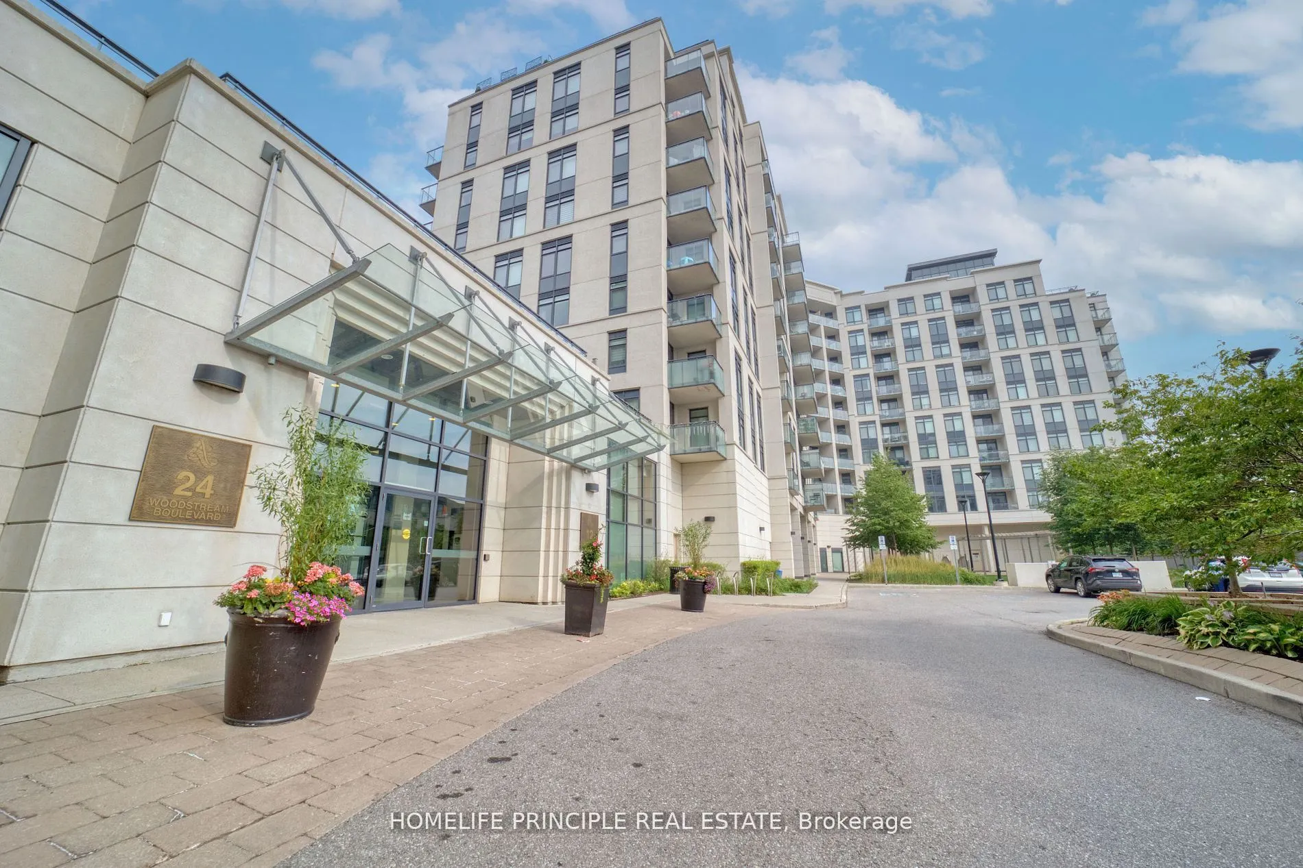 12 Woodstream Boulevard, #712