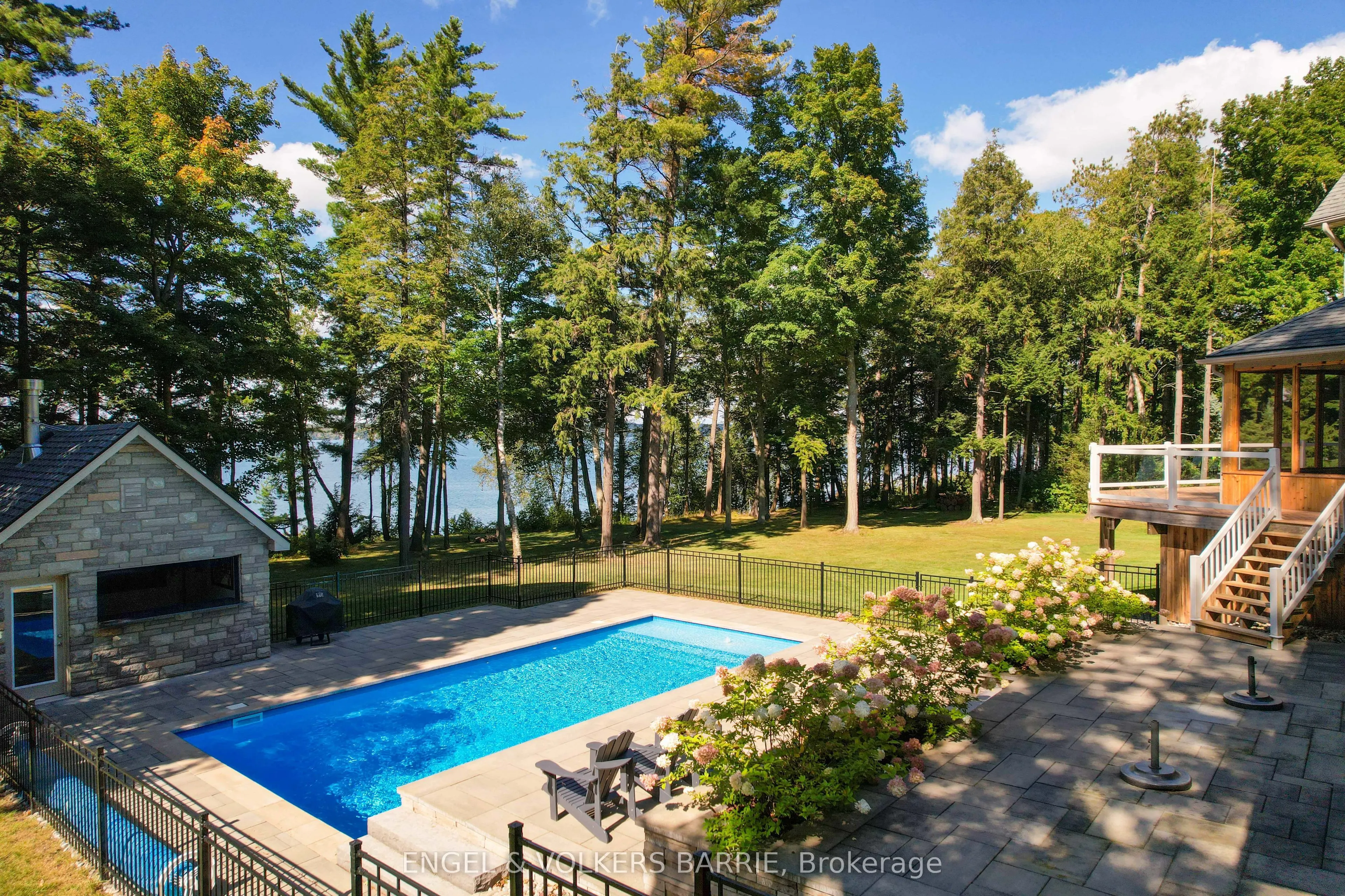 1220 Shoreview Drive
