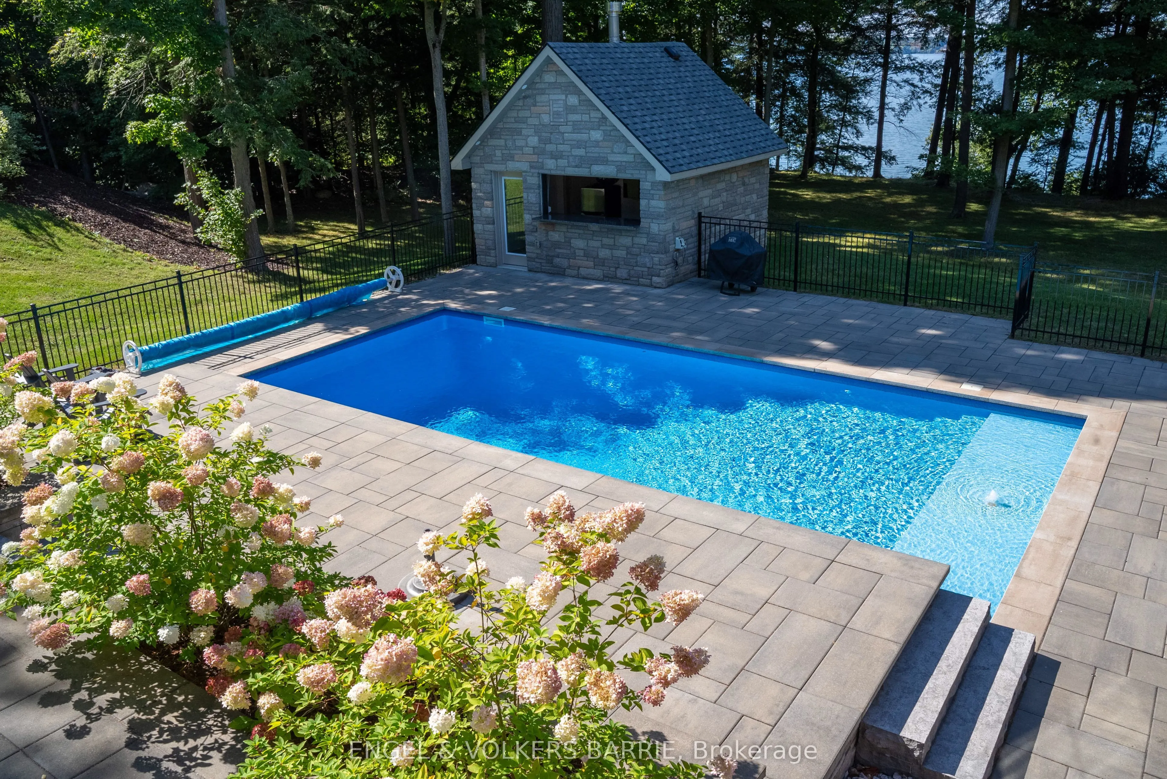 1220 Shoreview Drive