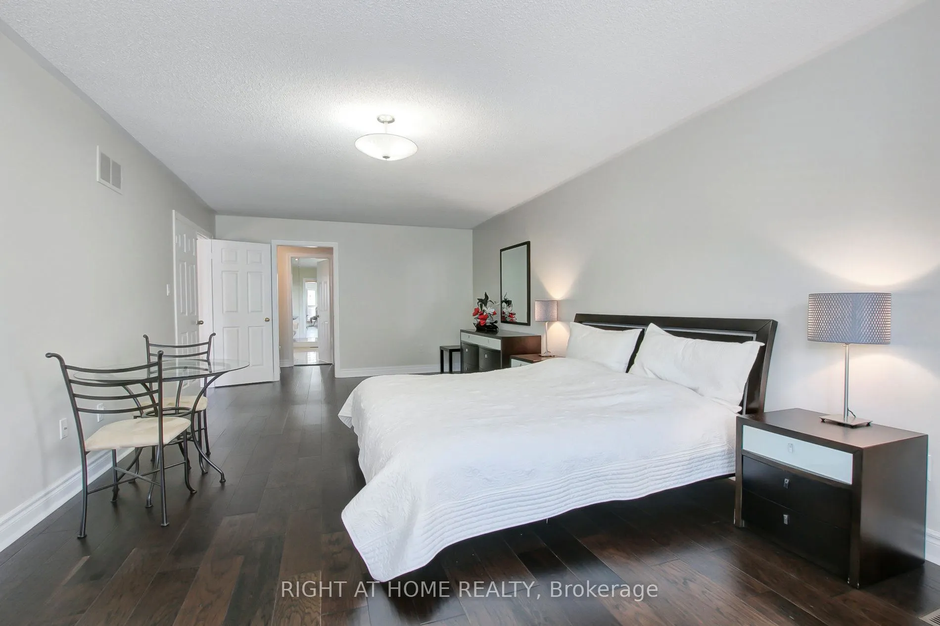 53 Waltham Crescent