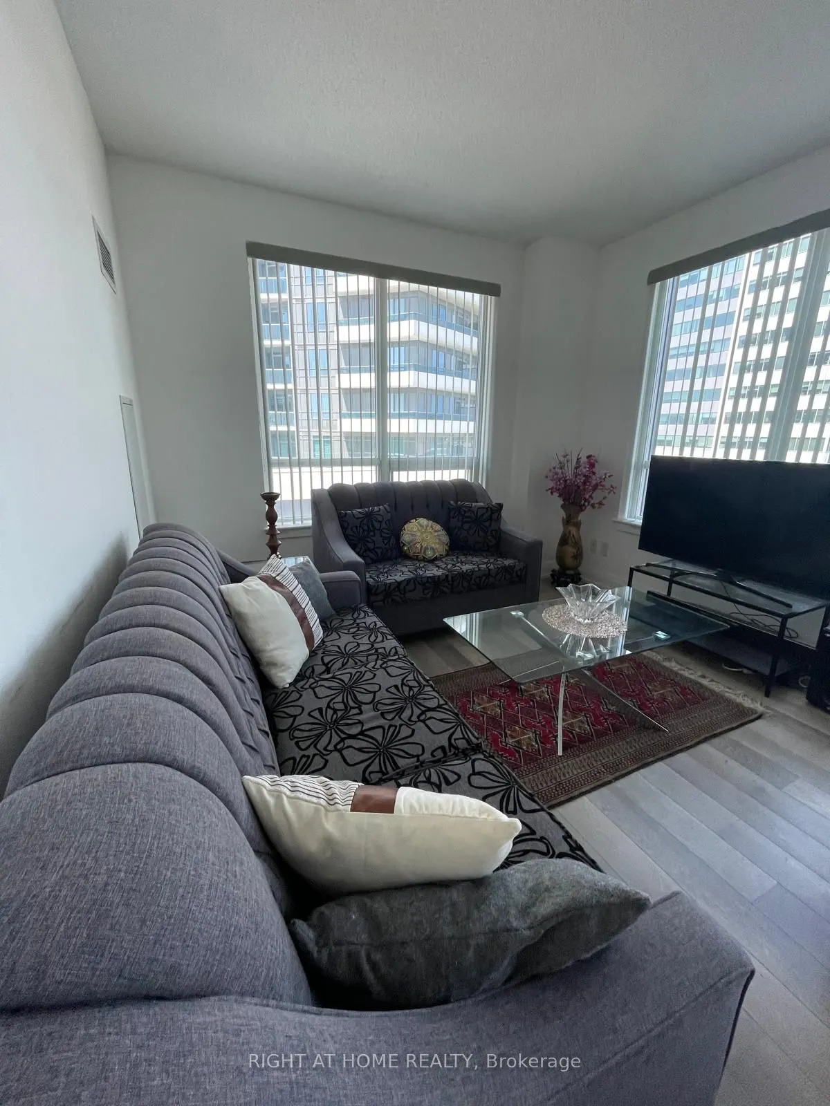 7165 Yonge Street, #533