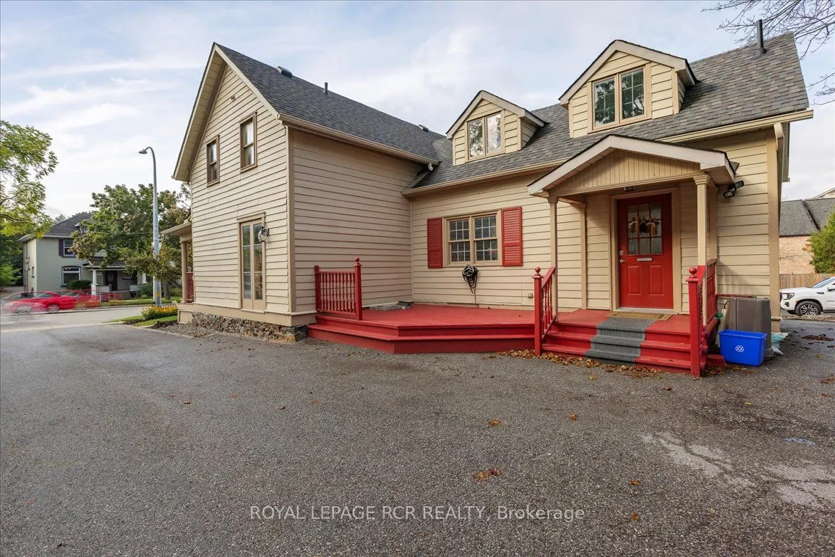 50 Wellington Street E