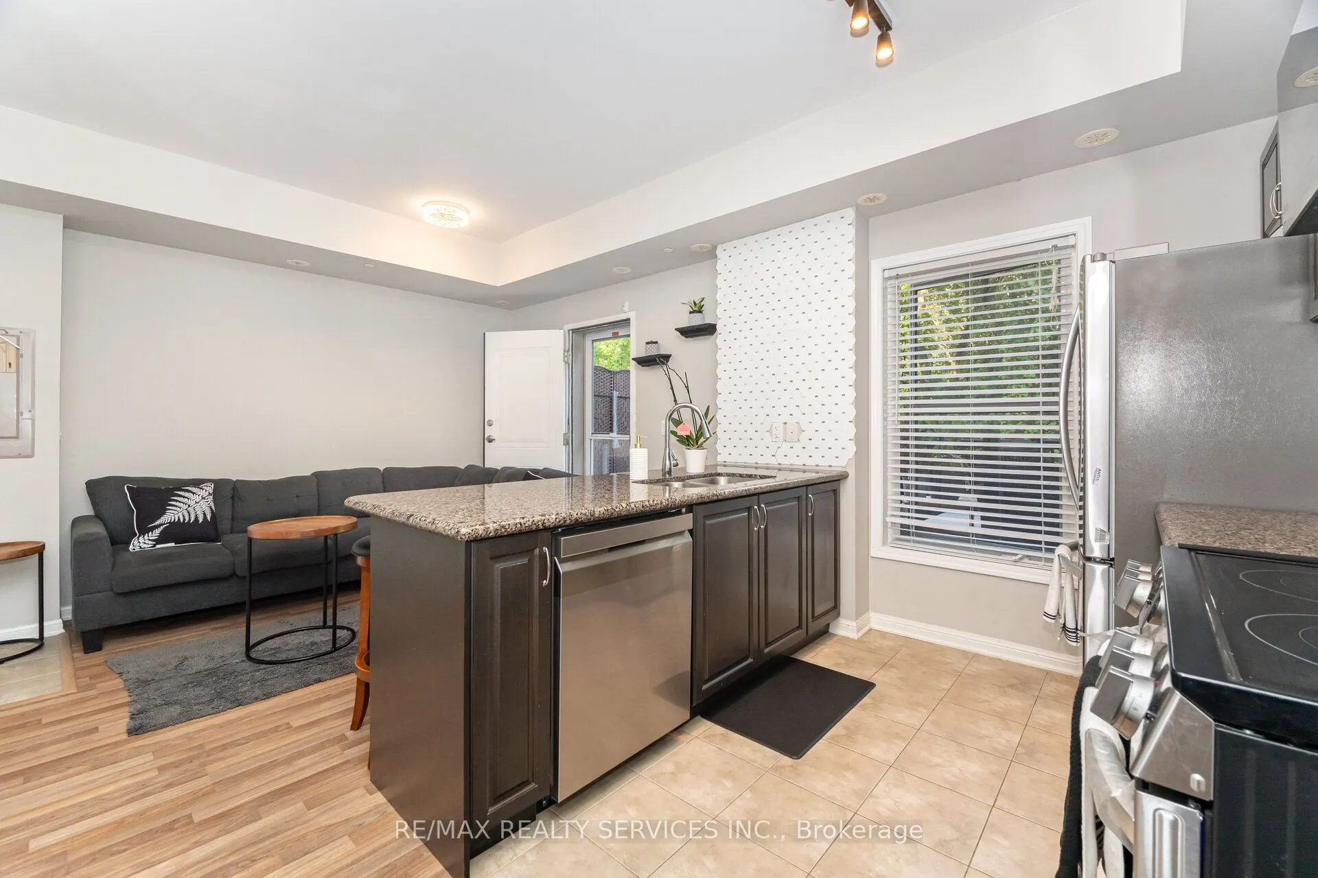 9589 Keele Street, #106