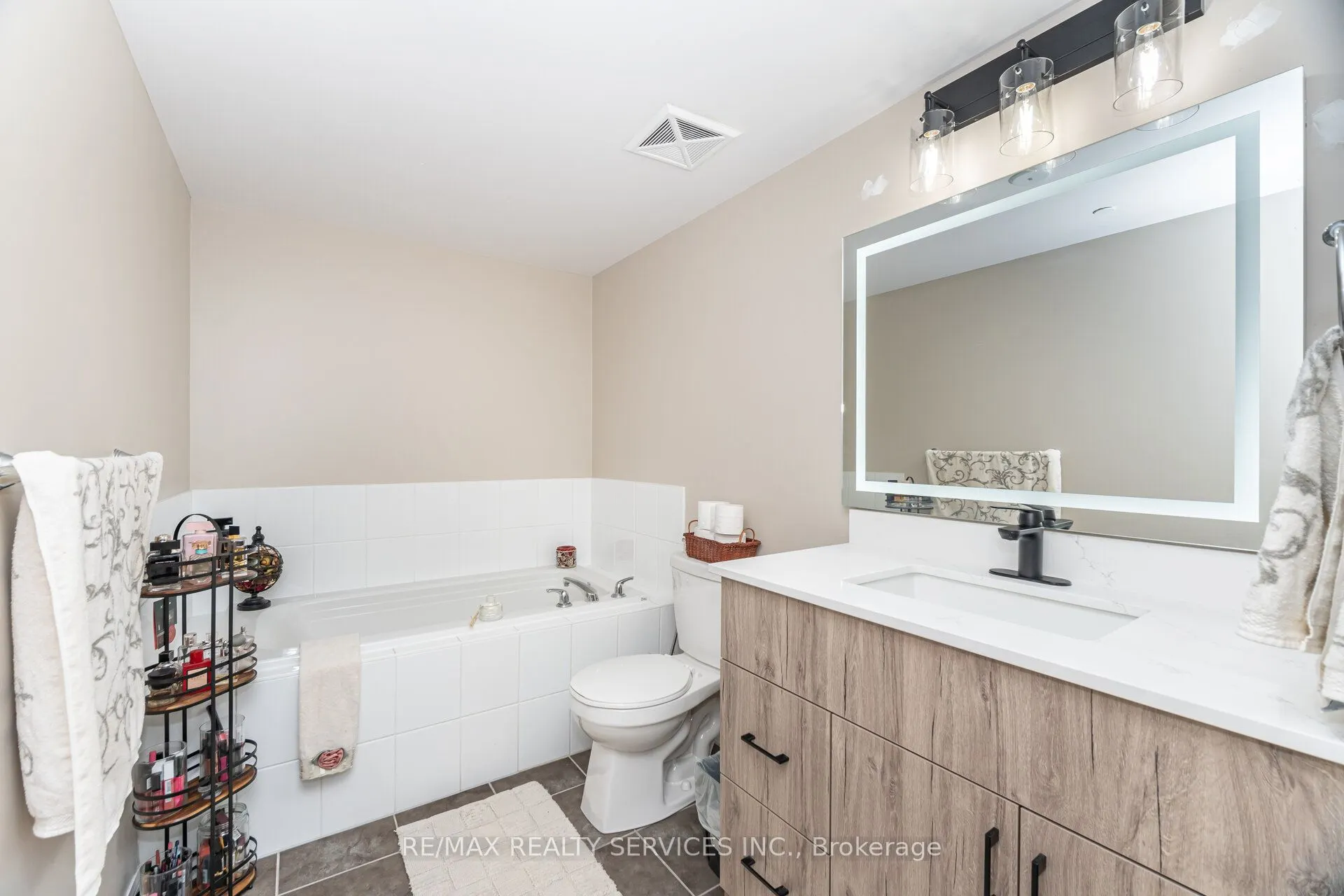 9589 Keele Street, #106