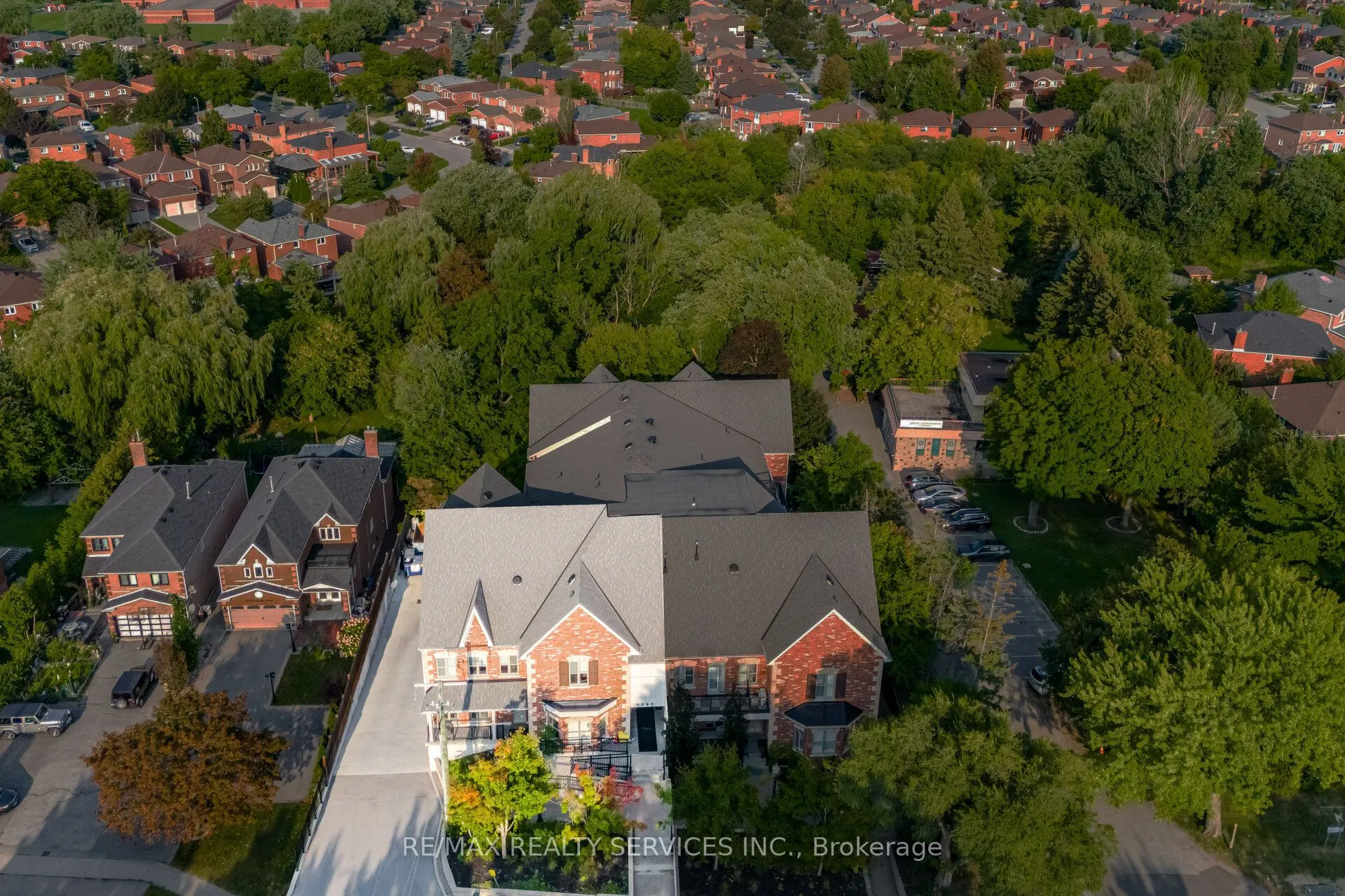 9589 Keele Street, #106