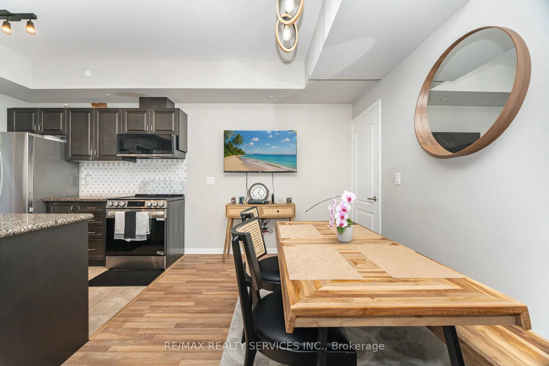 9589 Keele Street, #106