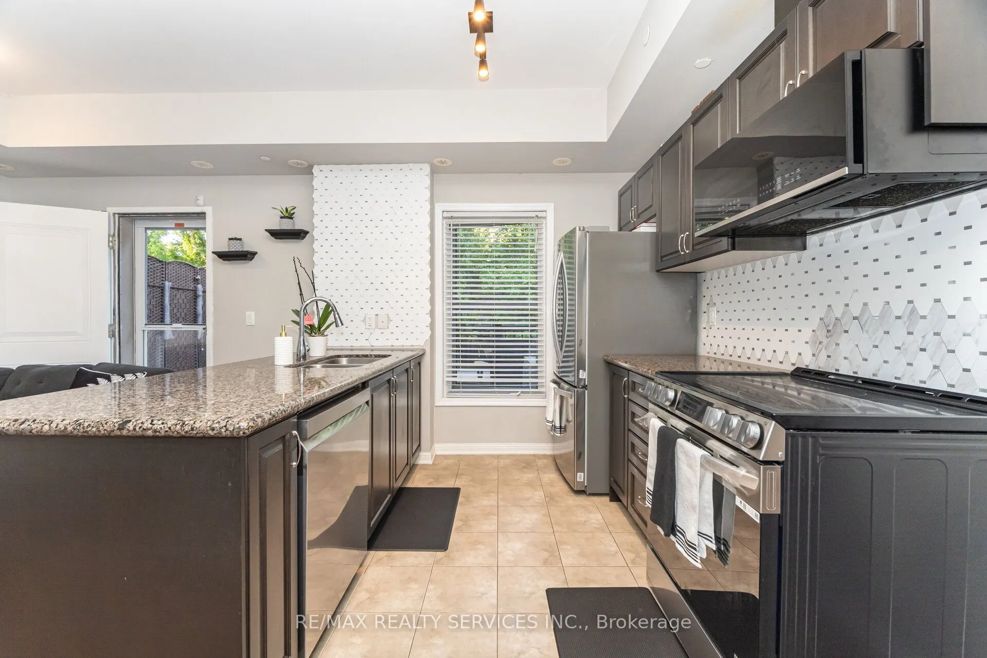 9589 Keele Street, #106
