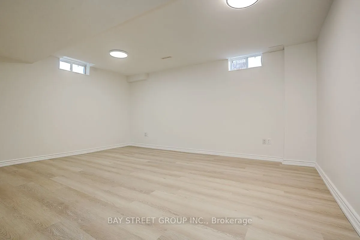 11 Tara Crescent