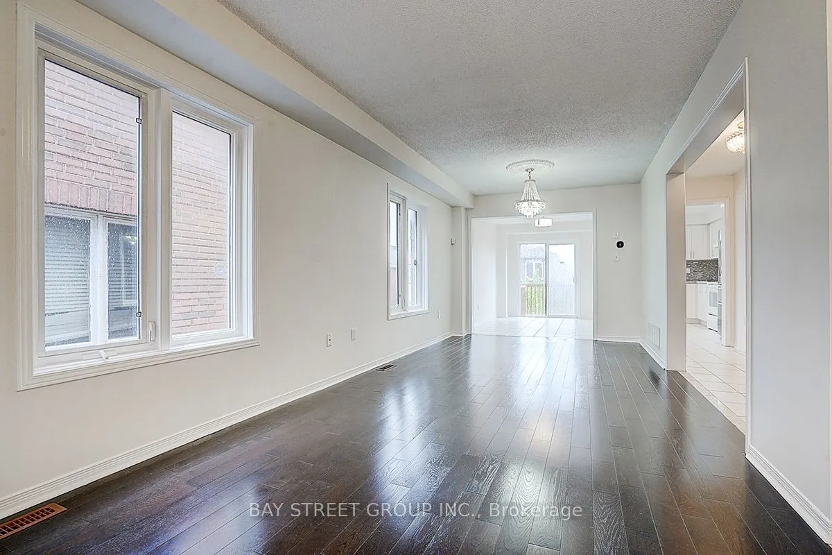 11 Tara Crescent