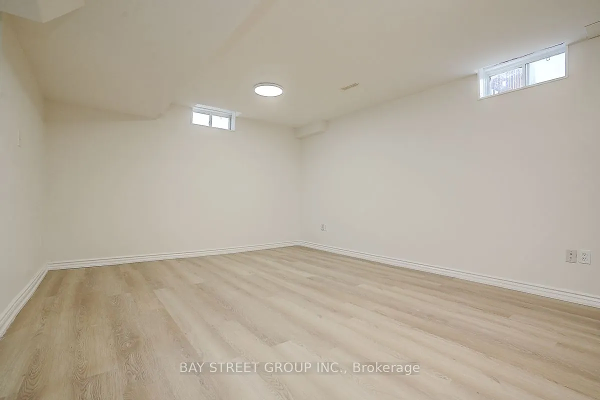 11 Tara Crescent