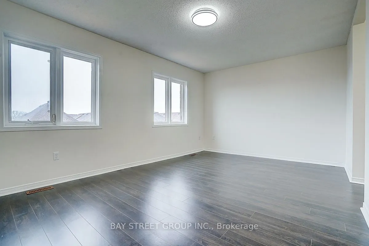 11 Tara Crescent