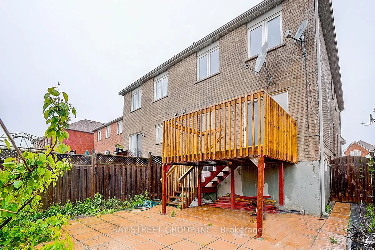 11 Tara Crescent