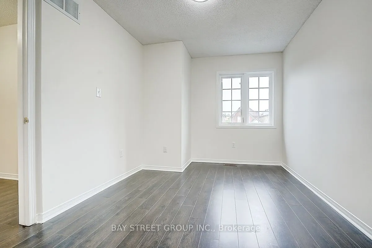 11 Tara Crescent