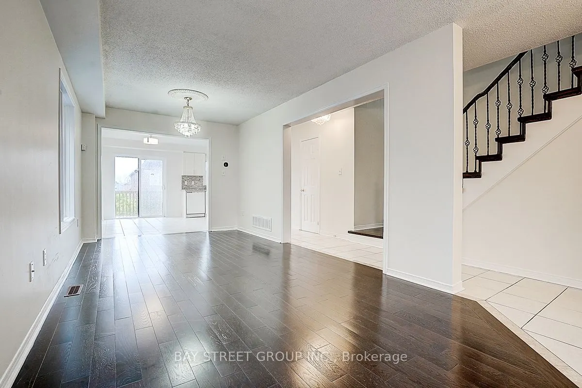11 Tara Crescent