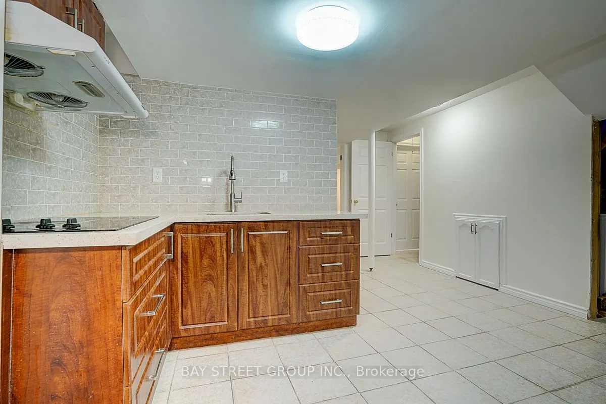 11 Tara Crescent