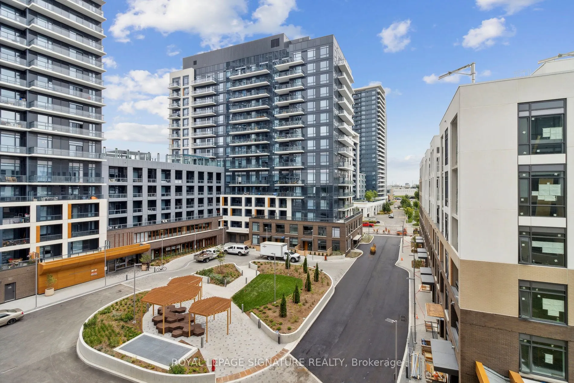 8 Beverley Glen Boulevard, #510