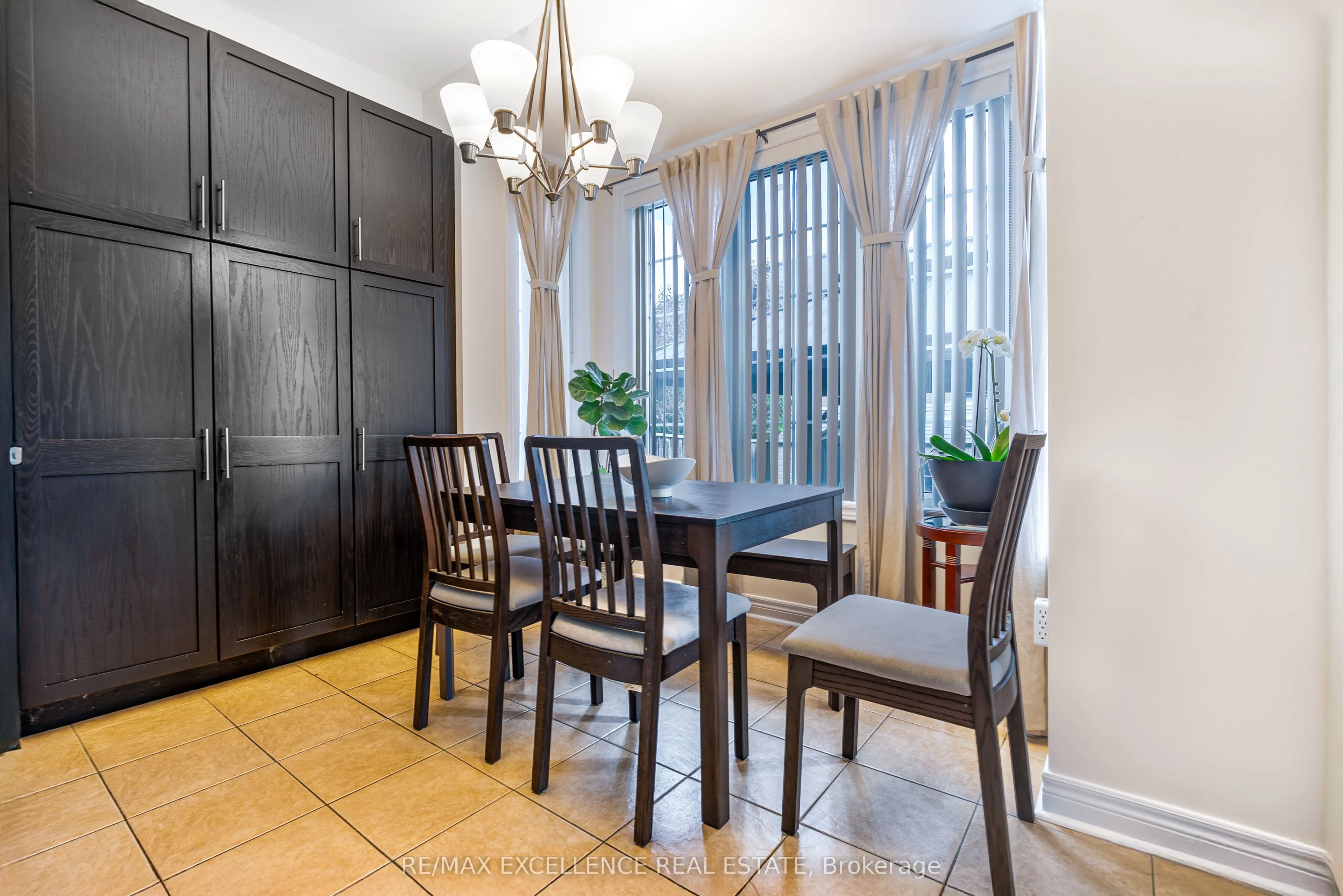 2 Mantle Avenue