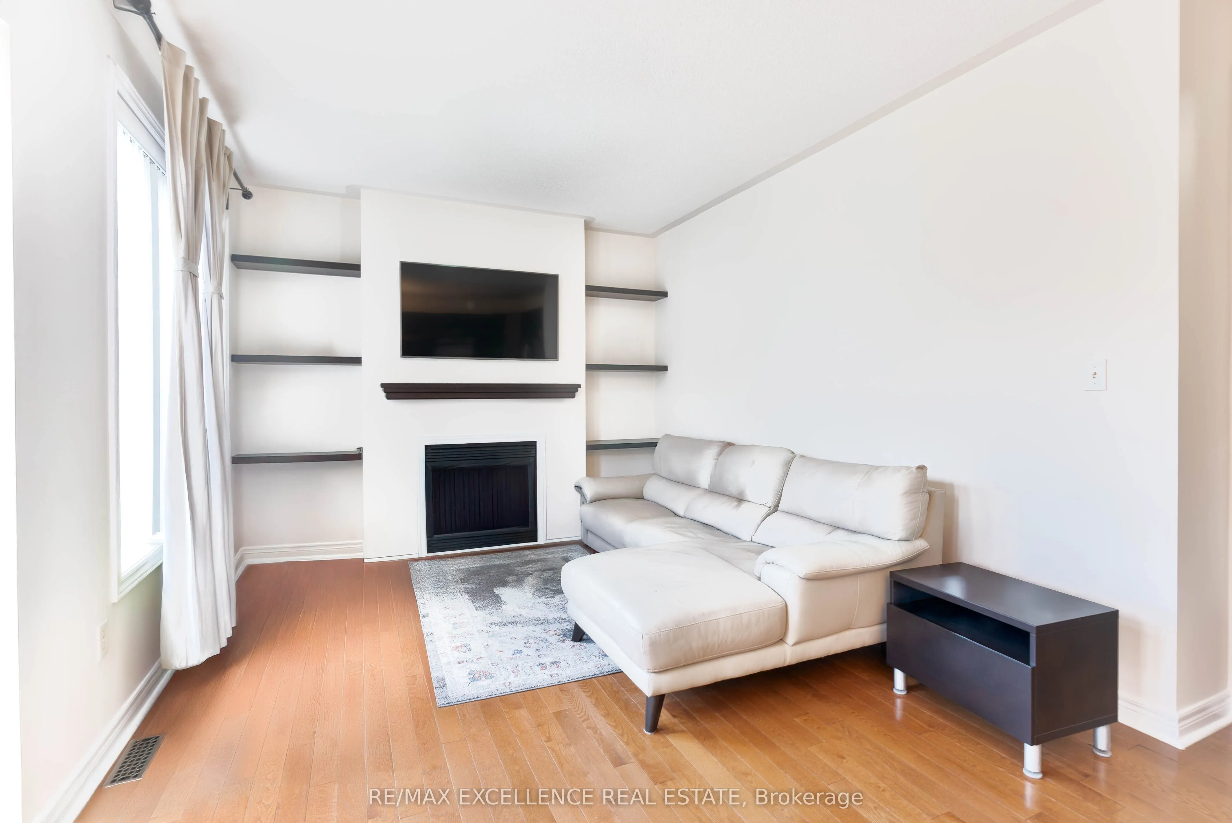 2 Mantle Avenue