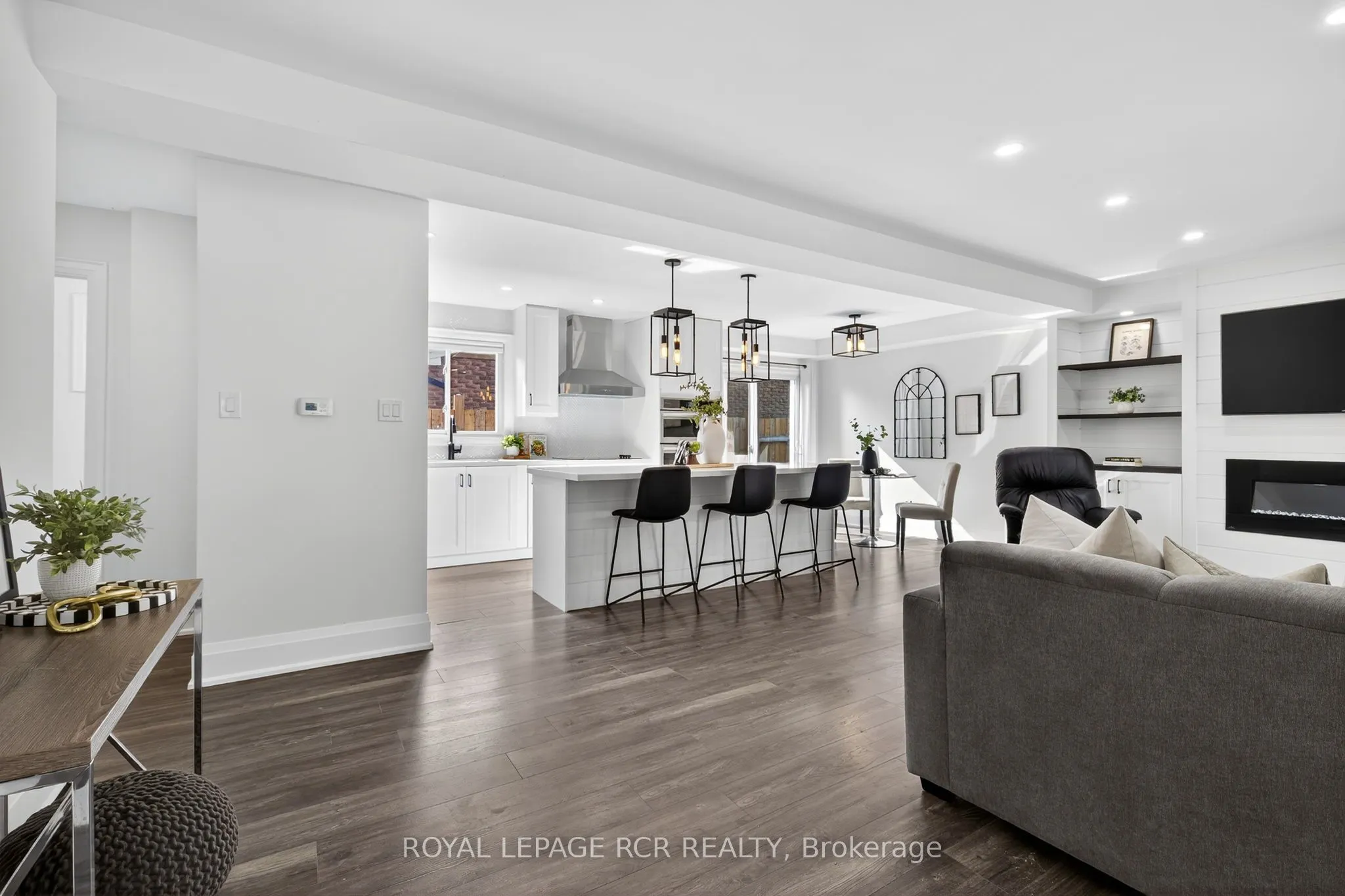179 Tupper Street W
