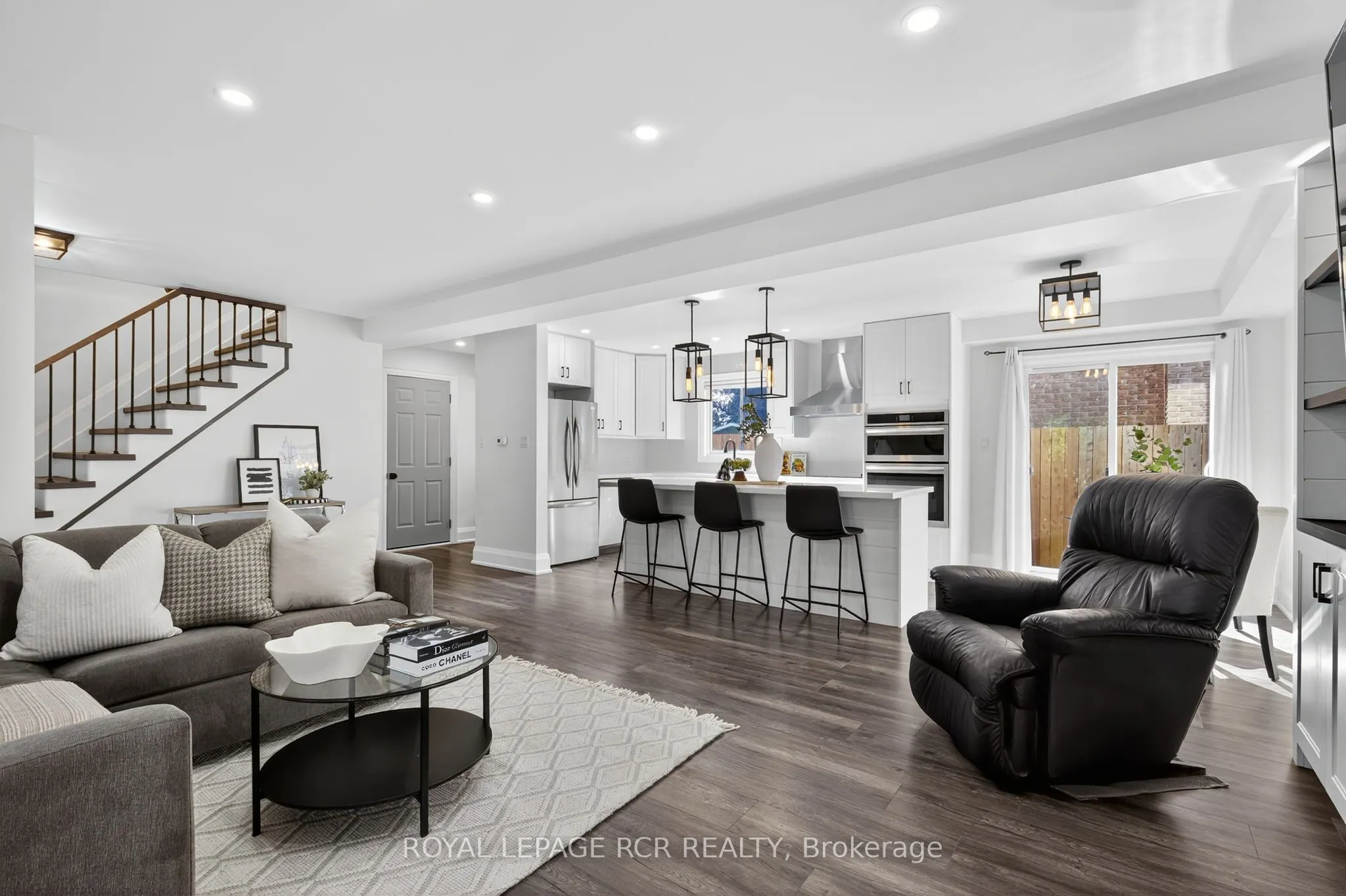 179 Tupper Street W