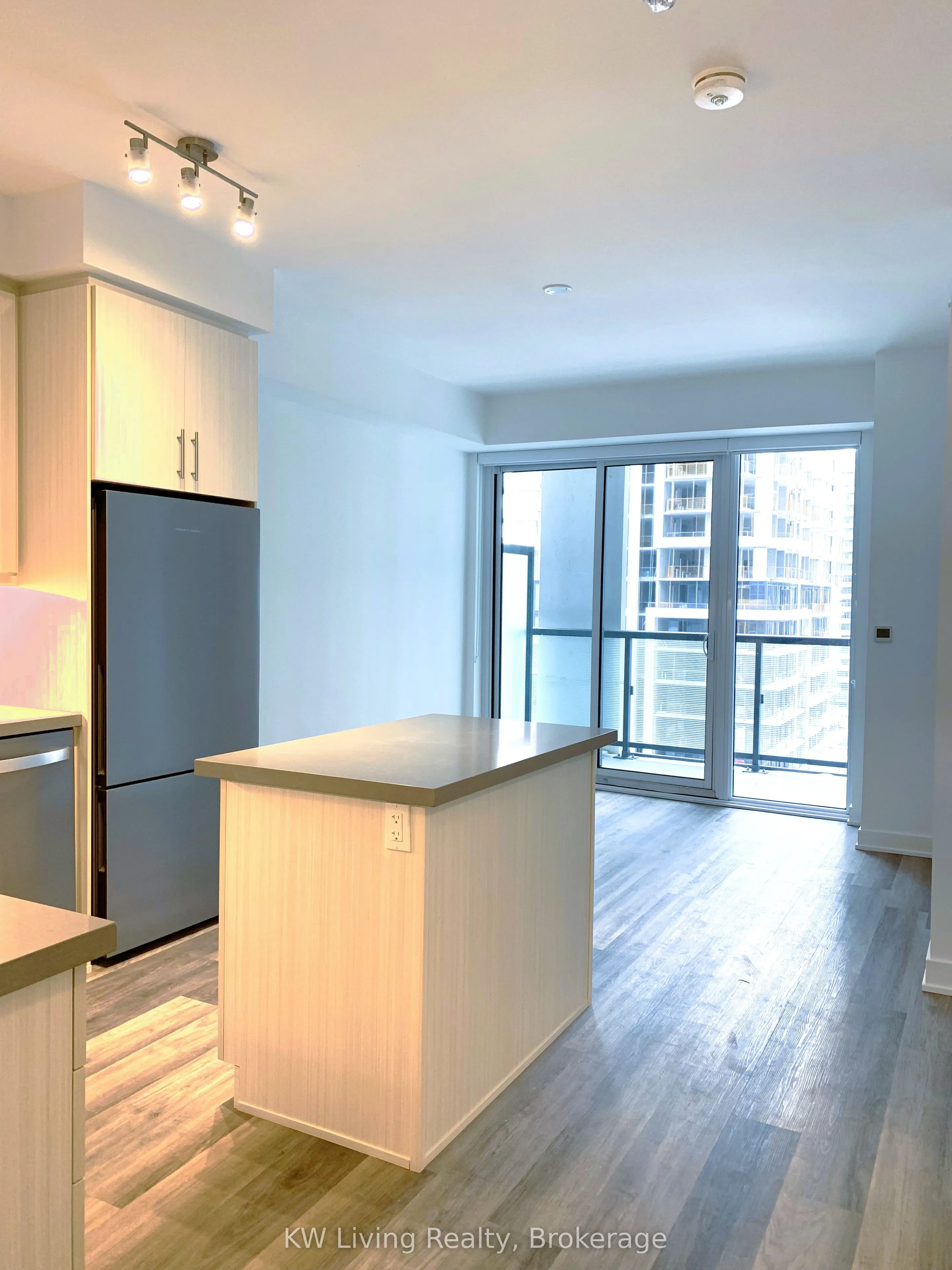 85 Oneida Crescent, #1011