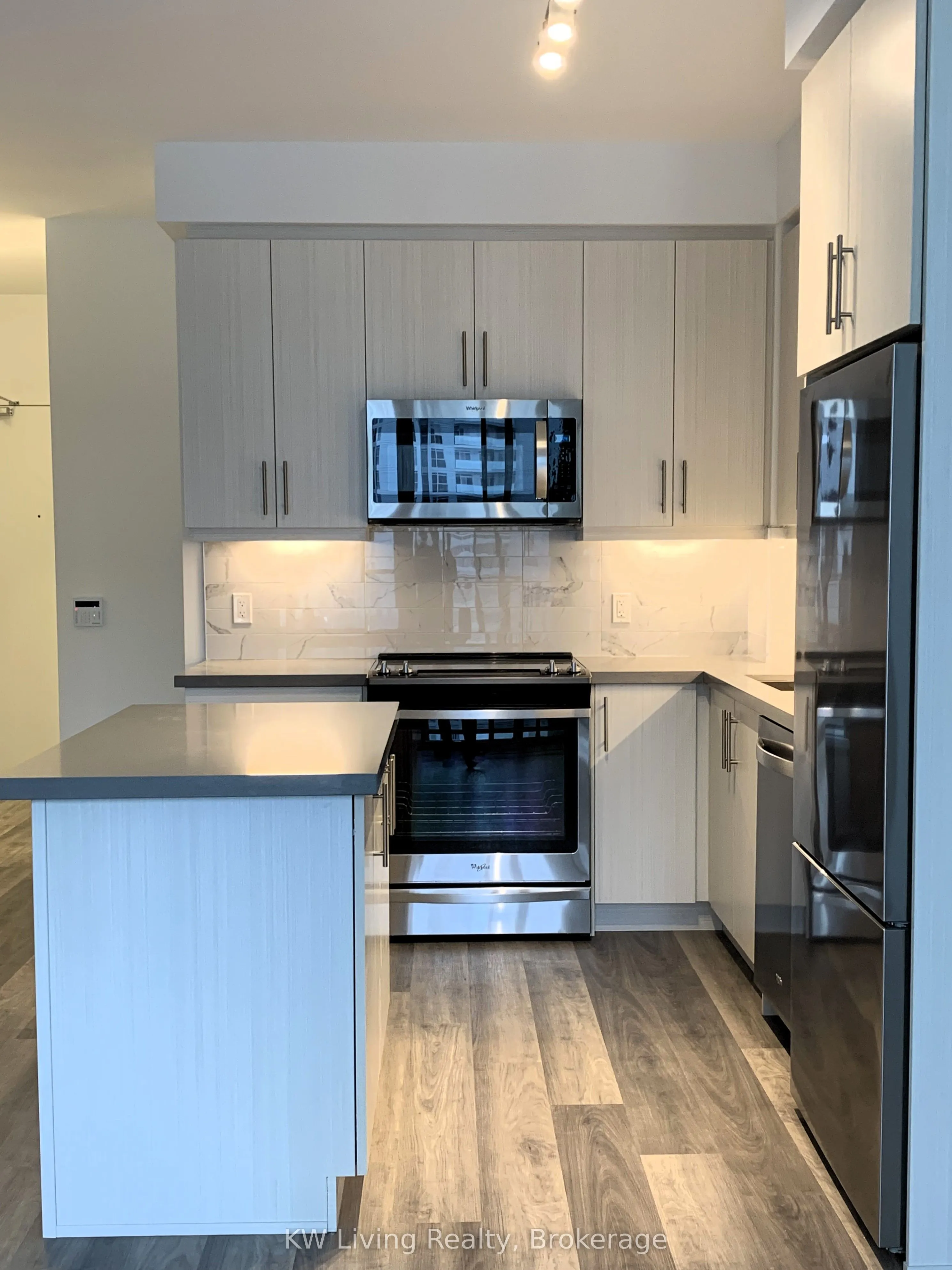 85 Oneida Crescent, #1011