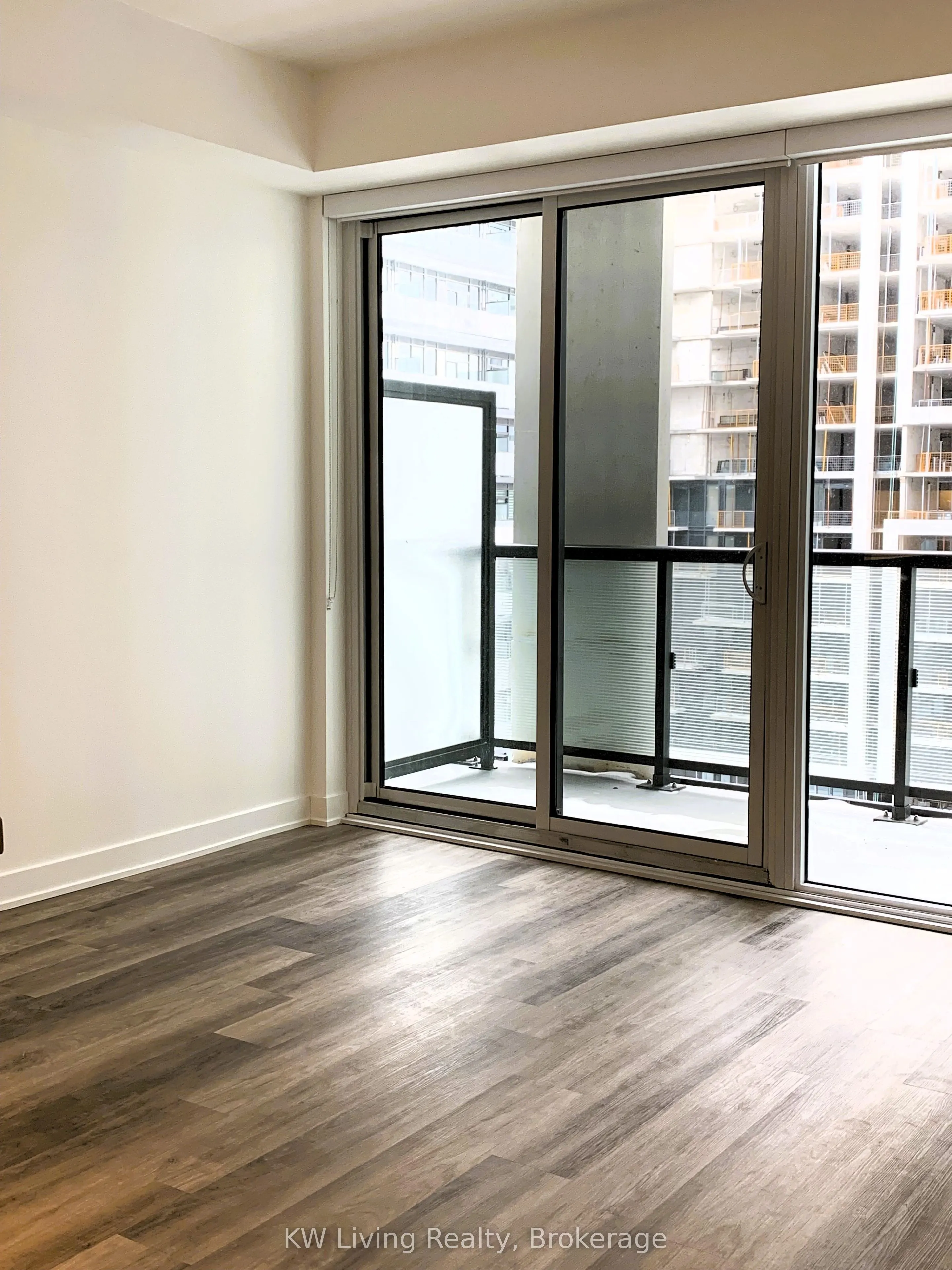 85 Oneida Crescent, #1011