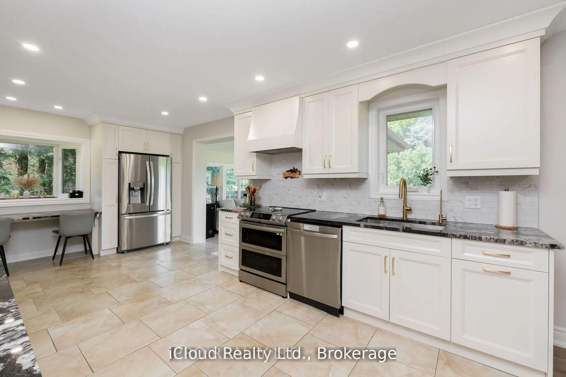 8 Cardwell Court