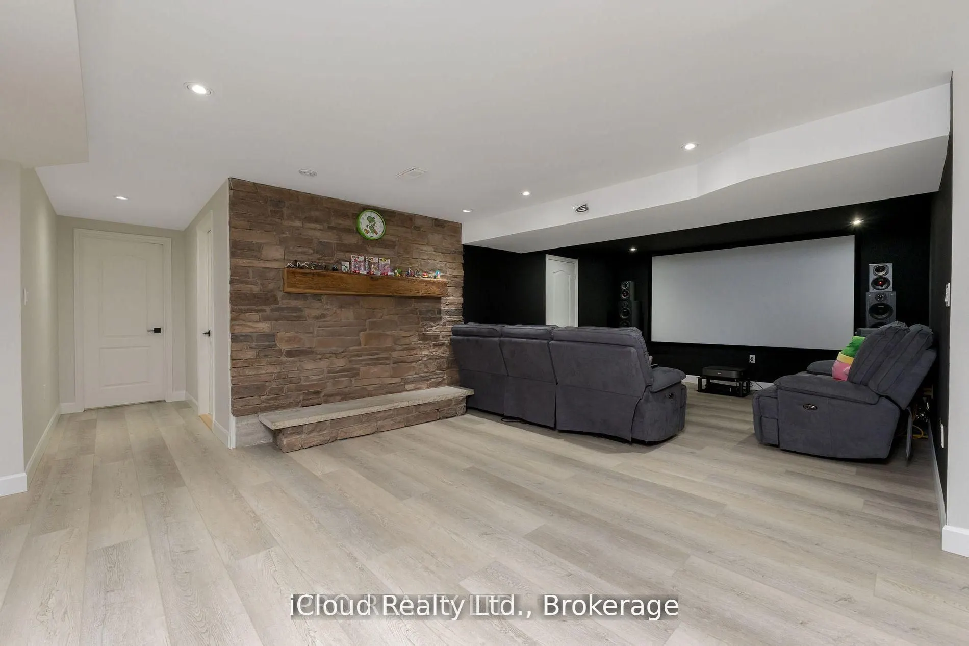 8 Cardwell Court