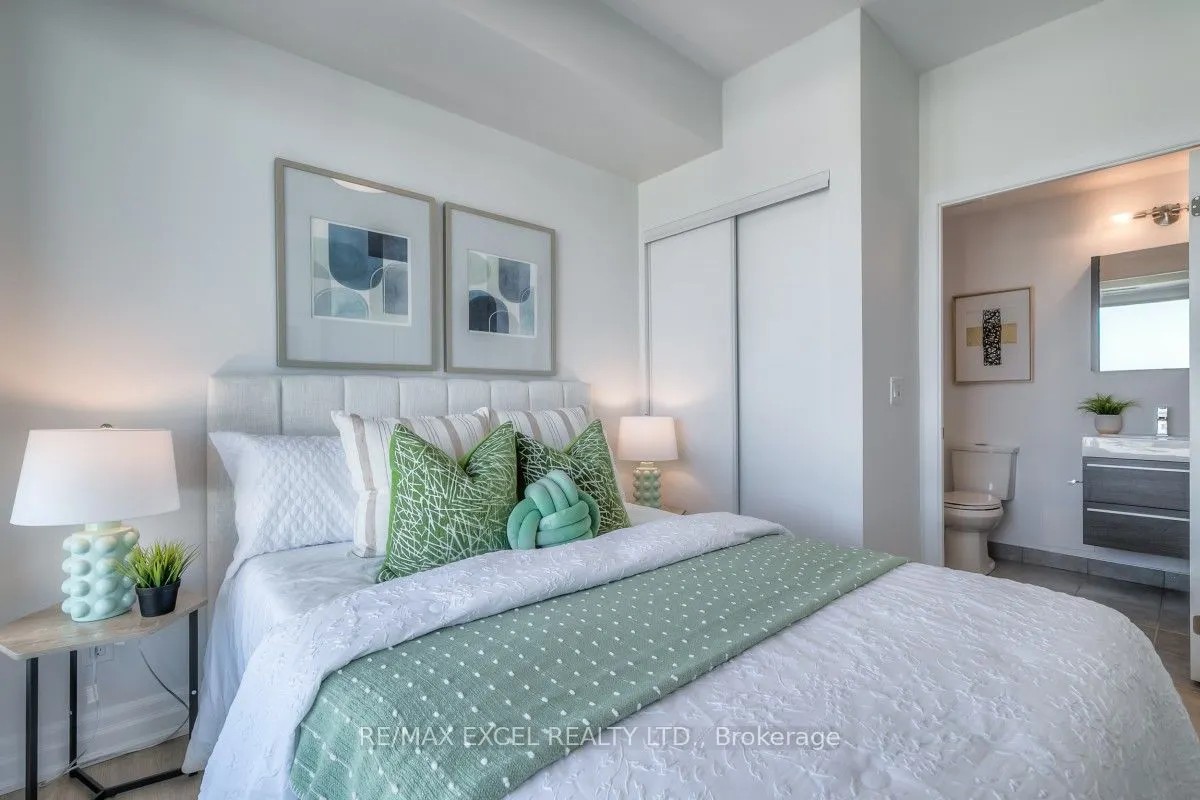 8 Rouge Valley Drive W, #903