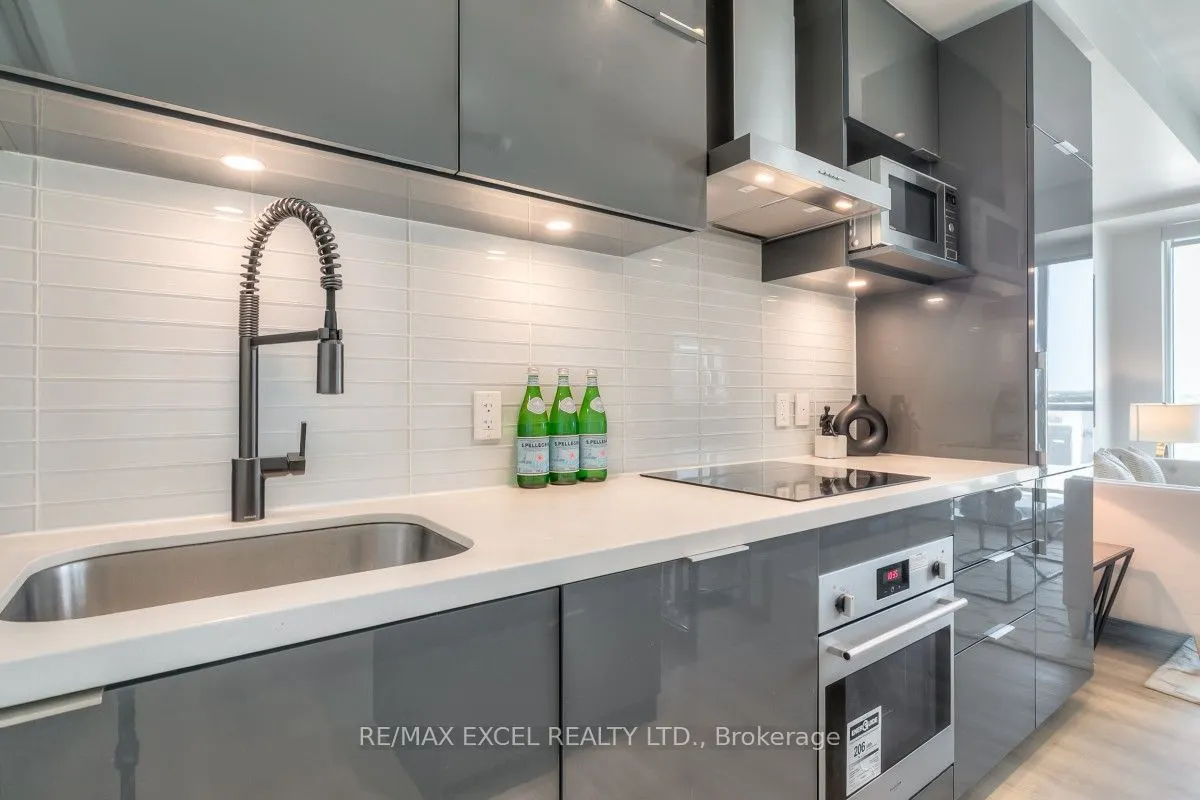 8 Rouge Valley Drive W, #903