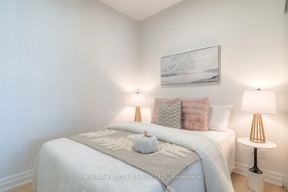 8 Rouge Valley Drive W, #903