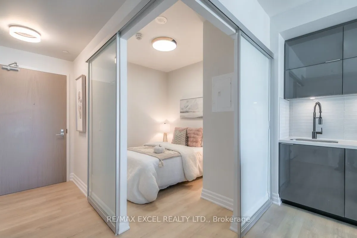 8 Rouge Valley Drive W, #903