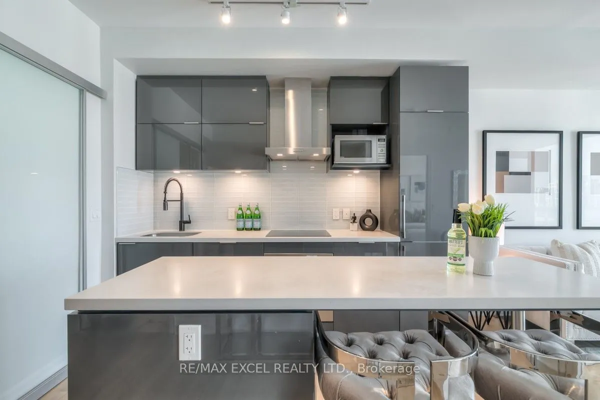 8 Rouge Valley Drive W, #903