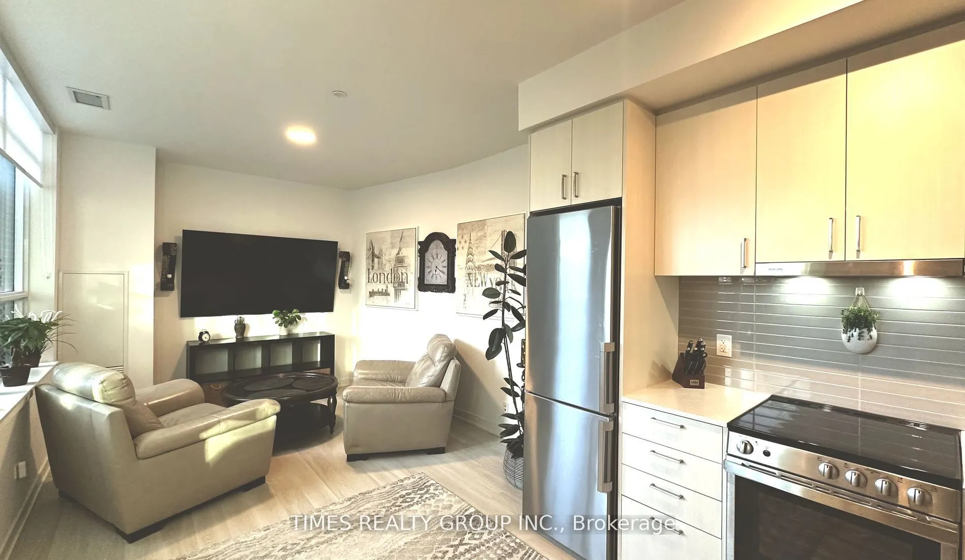 30 Upper Mall Way, #216