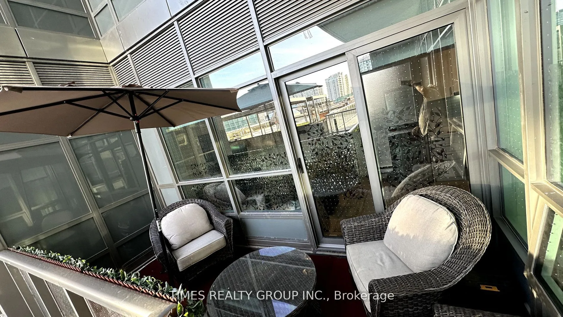 30 Upper Mall Way, #216