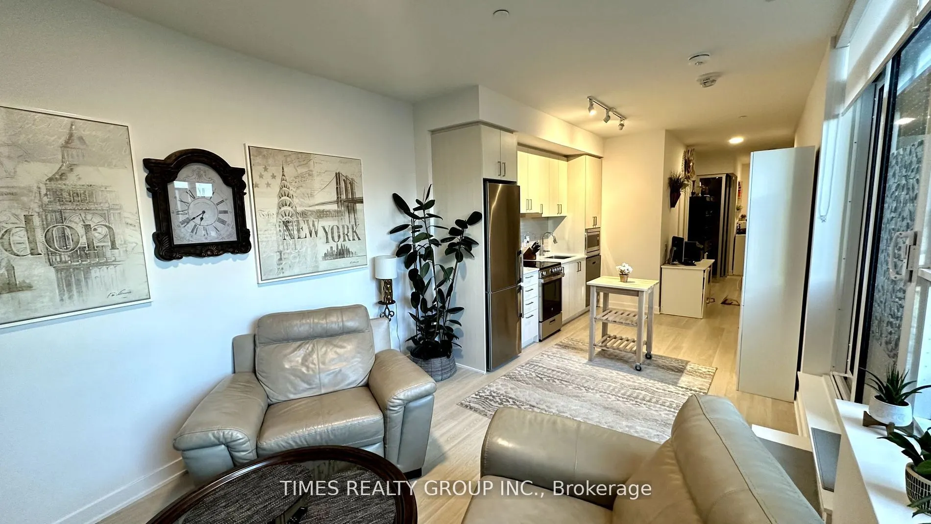 30 Upper Mall Way, #216