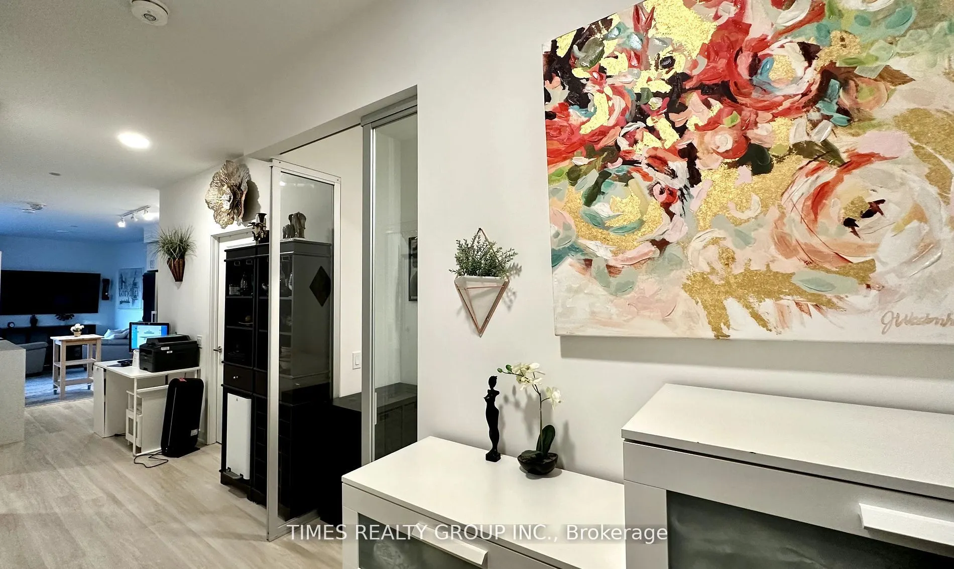 30 Upper Mall Way, #216