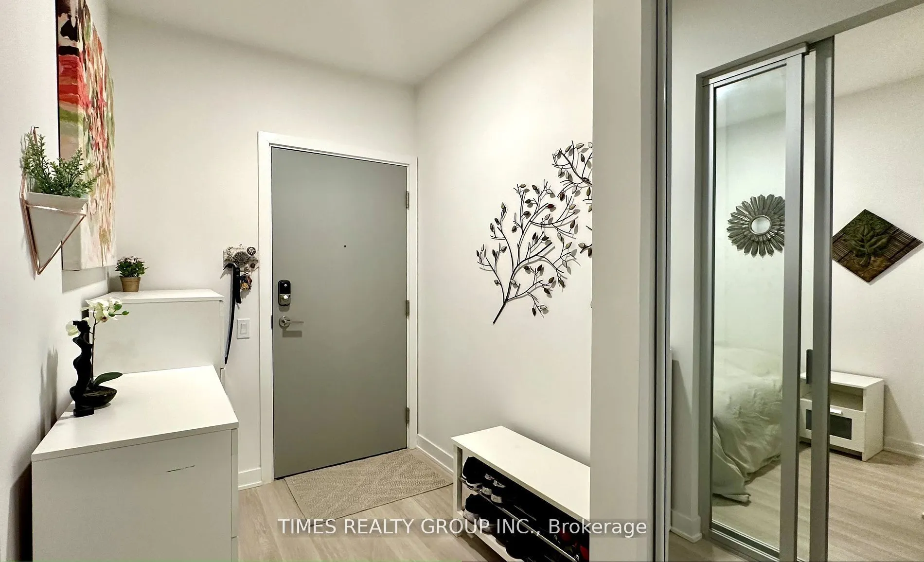 30 Upper Mall Way, #216