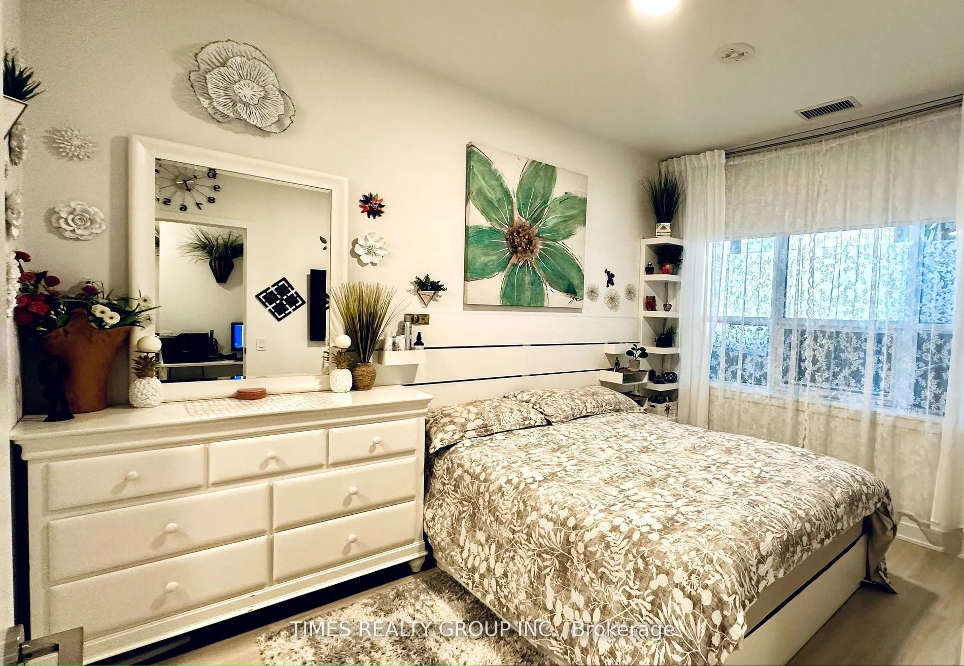 30 Upper Mall Way, #216