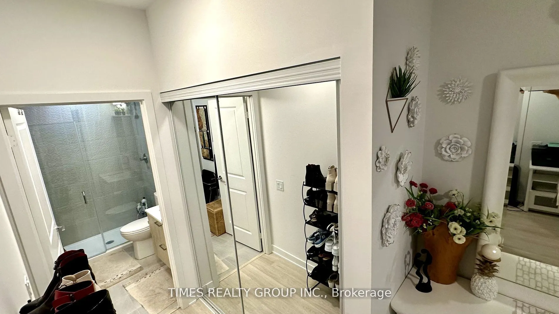 30 Upper Mall Way, #216