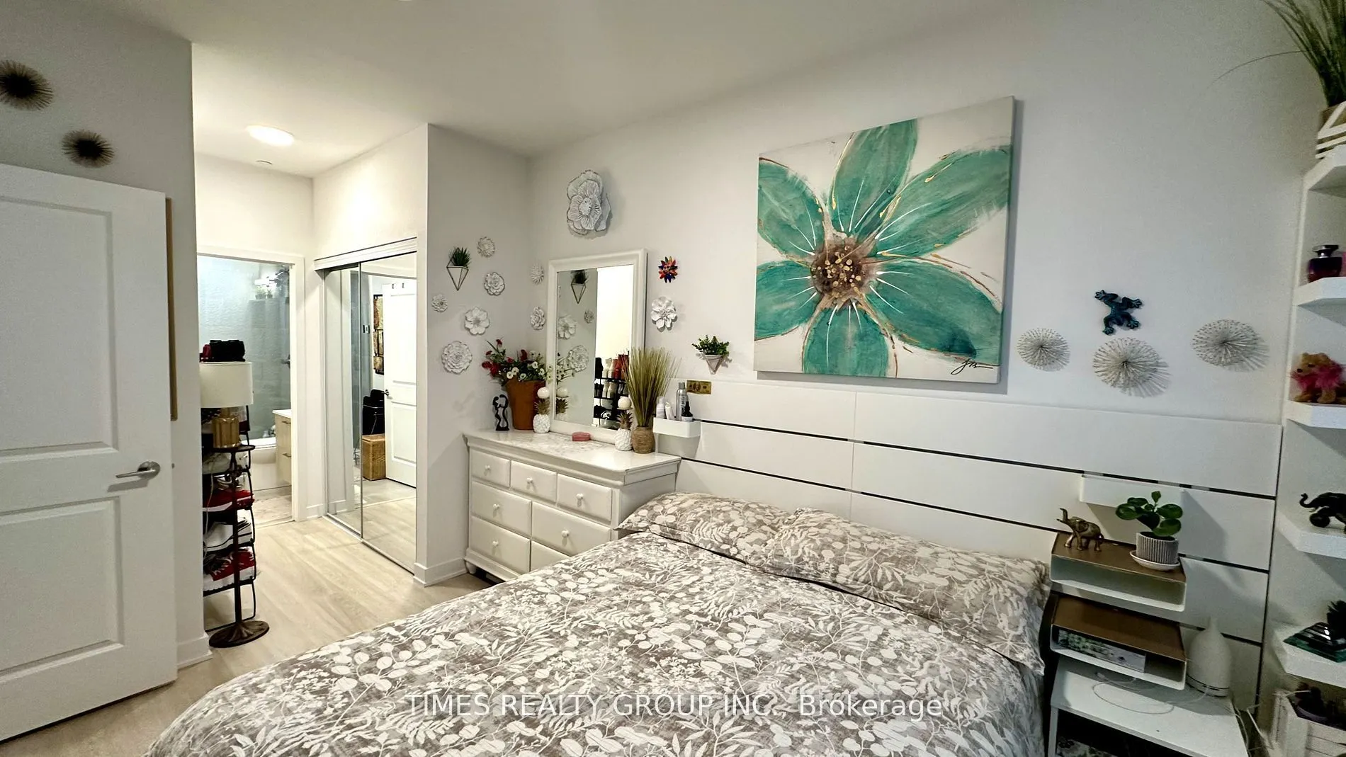 30 Upper Mall Way, #216