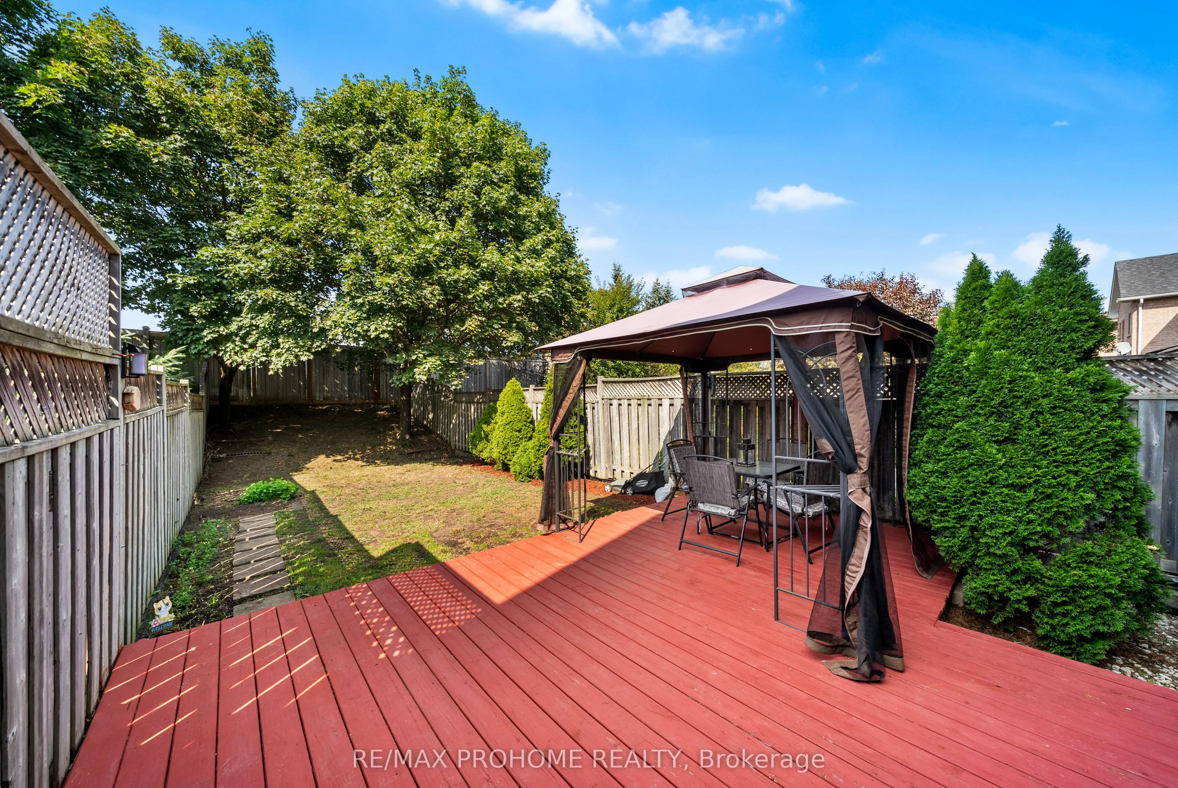 144 Deepspring Crescent