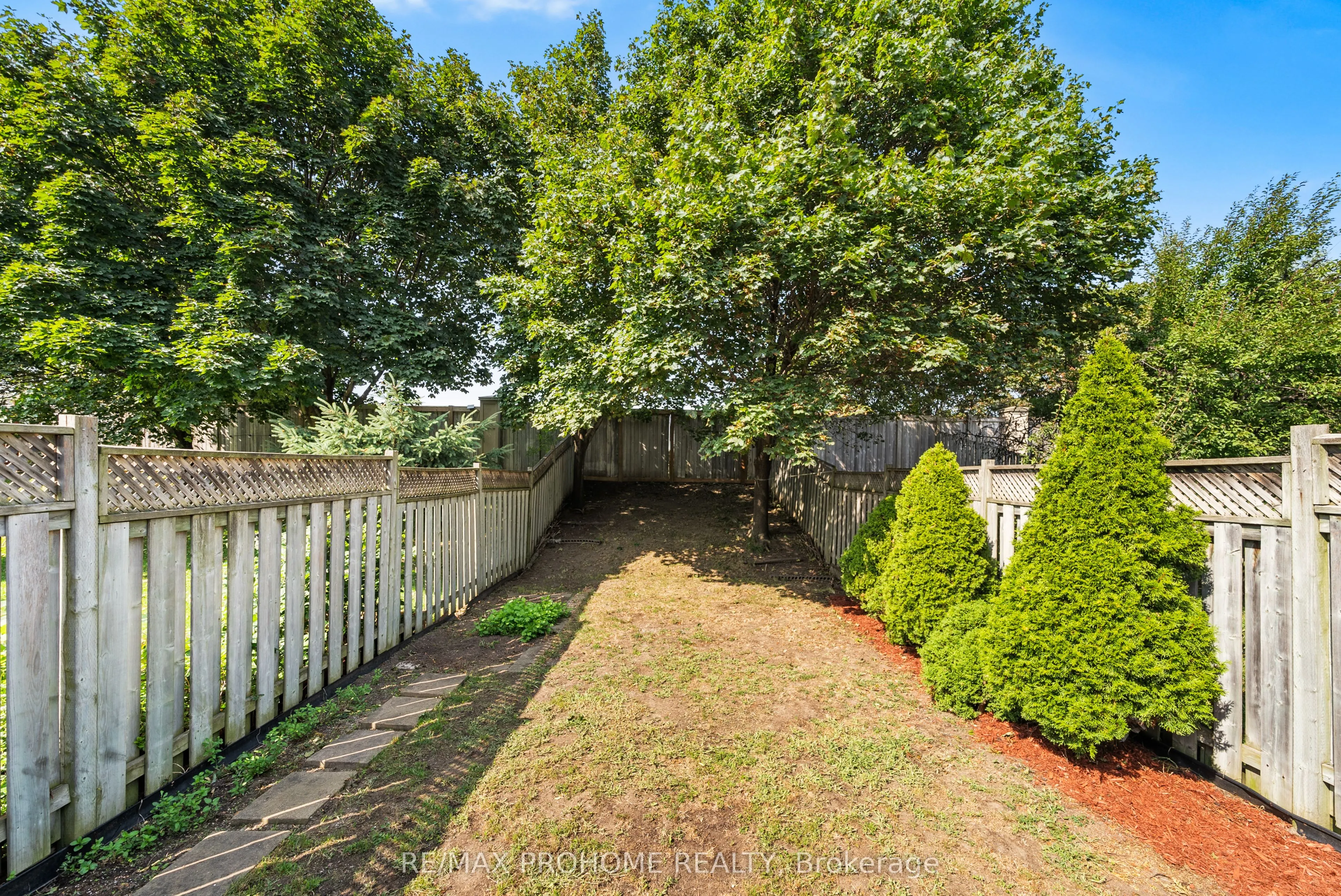 144 Deepspring Crescent